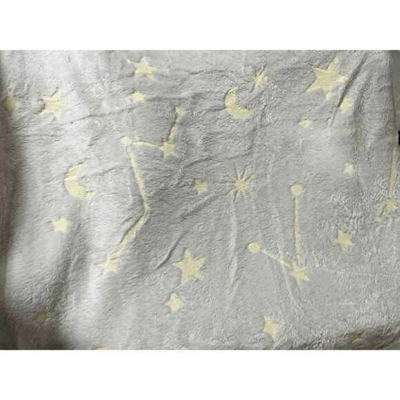 Glow in The Dark Throw Blanket Soft Cozy Flannel Fleece Blanket 50 x 60 Inches - Picture 8 of 9